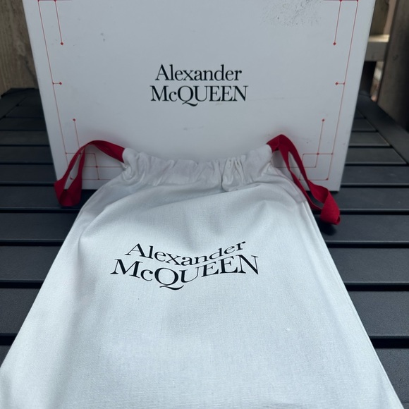 Alexander McQueen Black Skull Envelope Clutch Bag - Picture 13 of 14